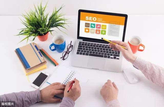 演员狗狗大黄上台领奖